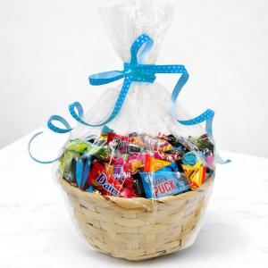 Presentkorg med 1,5 kg godis Present