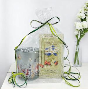 Presentset Härliga Sommar i cellofan (Chokladpraliner och ljuslykta) Present