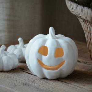 *FÖRBOKAS* Happy Pumpkin, ljuslykta 2025 - Majas lyktor/ Barncancerfonden Present