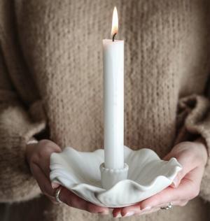 *FÖRBOKAS* Ljusstake Blomstra, vit - Majas lyktor/ Barncancerfonden Present